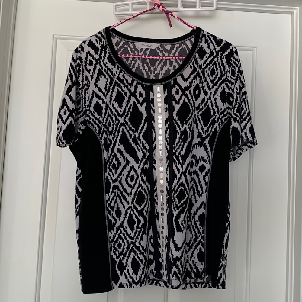 Tan jay top with figure flattering black side panels and sparkly details